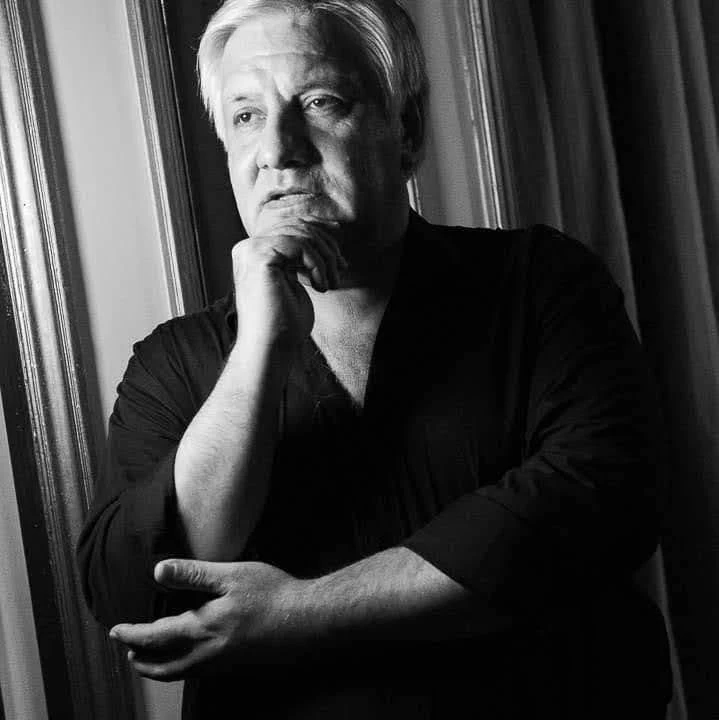 Retrato en blanco y negro de Marcelo Martínez